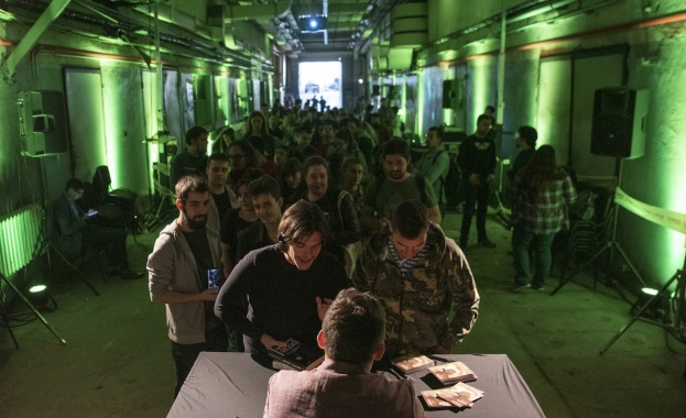 Руският писател - фантаст Дмитрий Глуховски се срещна с почитатели в подземията на НДК 