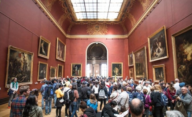 Най-посещаваният музей в света - Лувърът, се „задъхва” от туристи