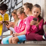 Забраниха използването на мобилни телефони в училищата в Нидерландия