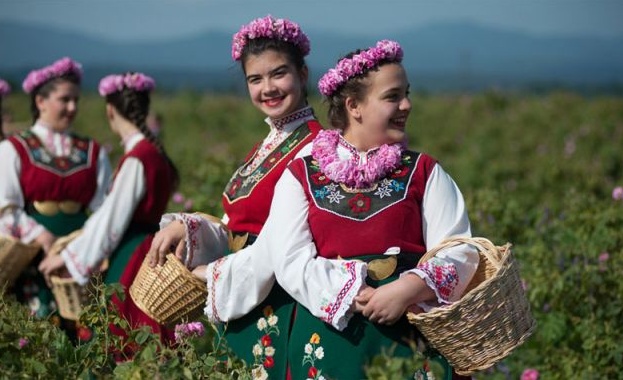 С традиционно карнавално шествие завърши 116-ият Фестивал на розата в Казанлък