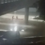 Двама пловдивчани преплуваха с кану централен градски подлез