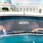 Президент повози руския премиер Дмитрий Медведев с рядката си "Волга" 