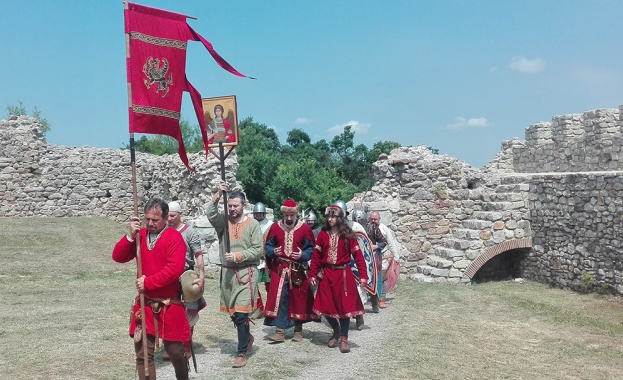 Средновековни турнири посрещнаха гостите на фестивала край Мезек