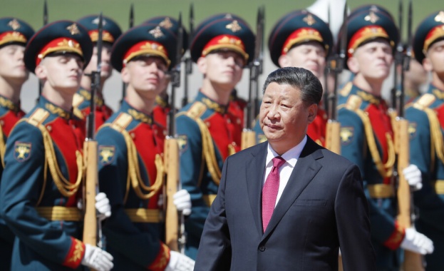 Китайският лидер настоява за ускоряване на модернизацията на въоръжените сили