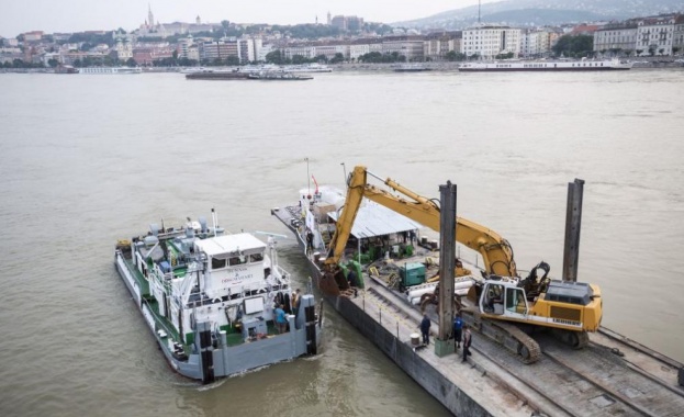 Още две тела са открити след преобръщането на корабче в Будапеща