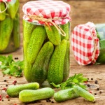 Баварци използват вода от кисели краставички за почистване на пътищата от сняг