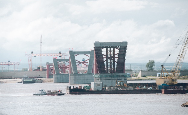 "Прозорец към Русия": Свързаха моста между Русия и Китай през река Амур