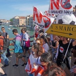 Протест във Венеция поиска забрана на влизането на круизни кораби в лагуната