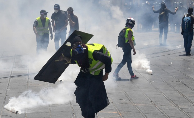 Сблъсъци в Тулуза между полицията и "жълтите жилетки"