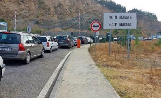 Засилен е трафикът на границата с Гърция 