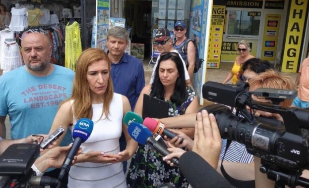 Ангелкова направи внезапна проверка на обекти в Слънчев бряг