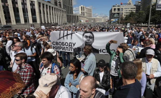 1600 души протестират в Москва срещу полицейския произвол и в подкрепа на Голунов