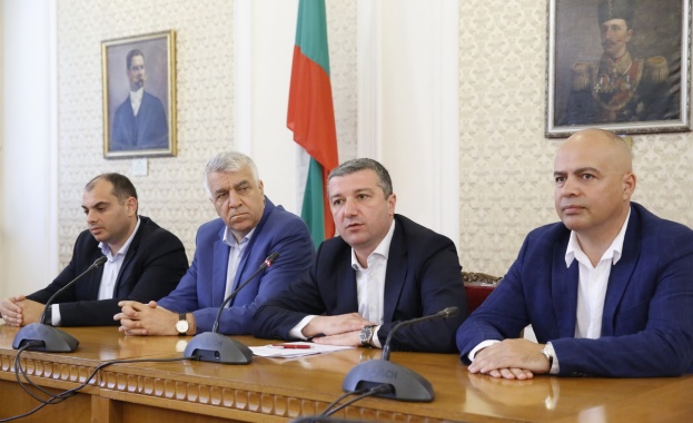 Драгомир Стойнев: Народните представители от ГЕРБ и ОП са просто придатък на министър - председателя
