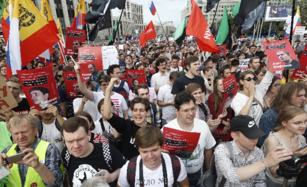 Хиляди в Русия излязоха на протести в подкрепа на журналиста Иван Голунов 
