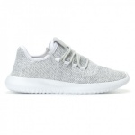 Какви са претенциите на мъжете по отношение на маратонките, които носят?