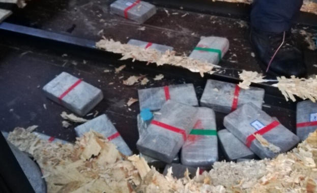 Разбита е международна група за трафик на хероин 