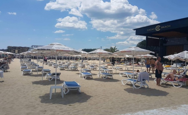Министър Ангелкова носи пряка отговорност за пустите плажове и слабия сезон