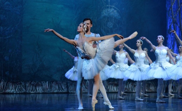 Въпросните три балета са Лешникотрошачката Лебедово езеро и Баядерка чиито