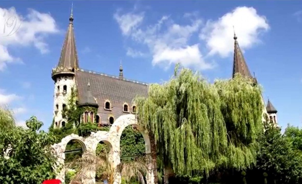 СИК-аджийски бос омъжи дъщеря си в замъка Равадиново*