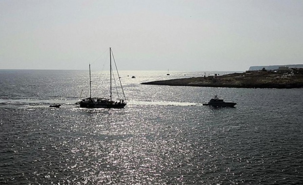 Обрат: И Малта забрани на кораба "Алан Курди" с 65 мигранти да акостира
