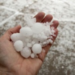 Ледени късове покриха германски град: Снегорини излязоха по улиците