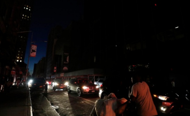 Десетки хиляди без ток в Ню Йорк 