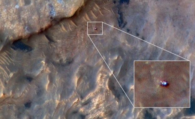 НАСА публикува снимка на космическия си апарат Curiosity, заснета от орбита около Марс