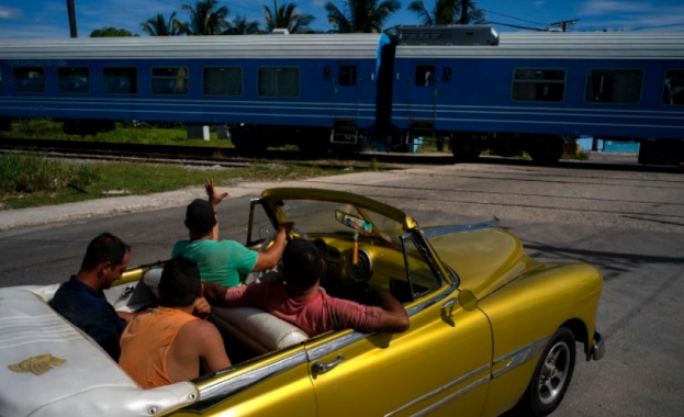 Първият нов влак в Куба от 40 години потегли на път 
