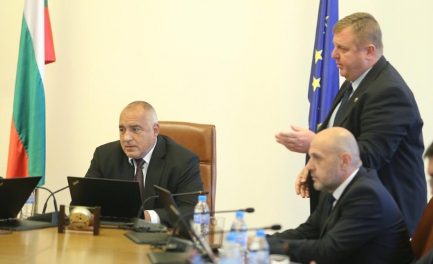 Тресе се третият мандат на Борисов