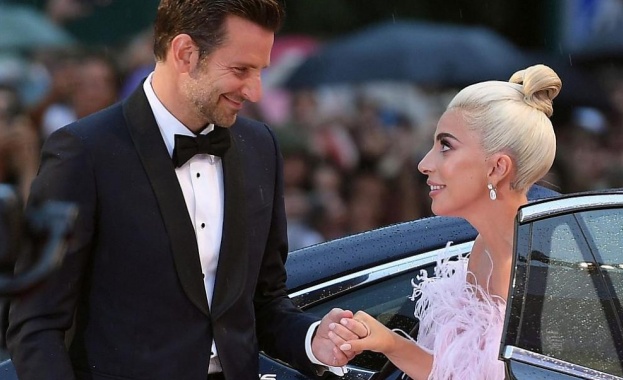 Лейди Гага и Брадли Купър заживели заедно?