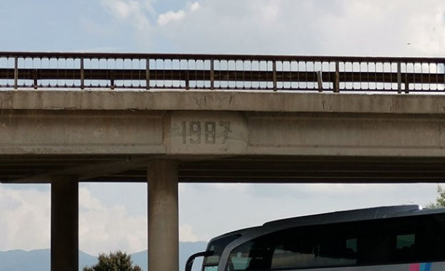 Задръстване и километрични опашки на Околовръстното при моста на Кривина заради ремонти