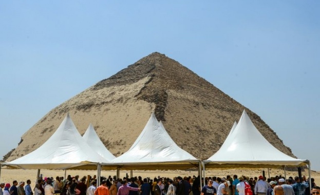Две нови пирамиди откриха в Египет, показаха колекция от саркофази