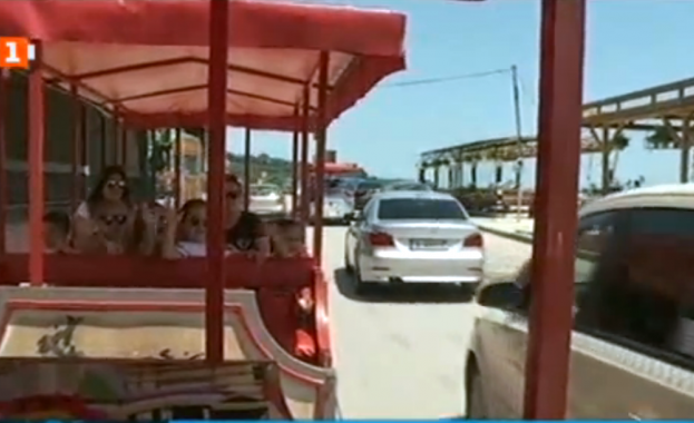  Две туристически влакчета обикалят крайбрежната алея във Варна 