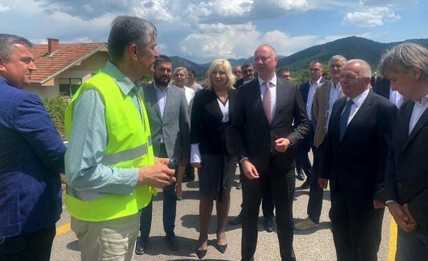 Транспортните министри на България и Сърбия инспектираха строителството на магистралата от Ниш до българската граница