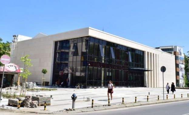 След намесата на Боил Банов кметът на Пловдив дава галерията на "Гладстон" на художниците