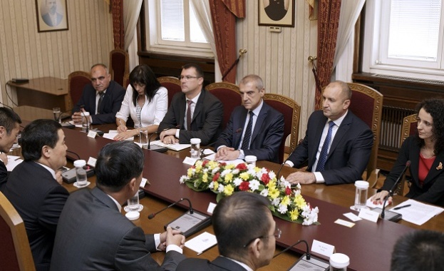 Президентът се срещна с представители на китайски компании, участващи в „Един пояс, един път“