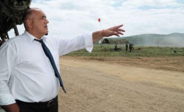 Борисов пак подкара джипа, размаха пръст на президента, изсипа суперлативи за Пламен Георгиев