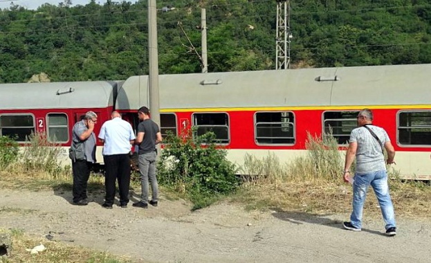  Снощната буря и силните ветрове нанесоха сериозни щети по железопътната инфраструктура в Североизточна България