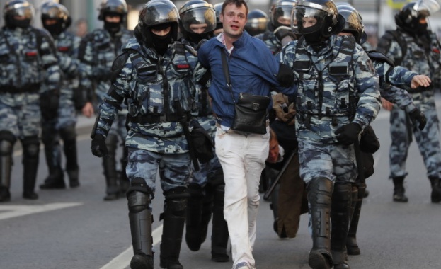 Арести в студиото на Навални