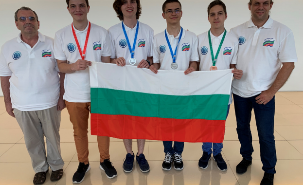 С четири медала се завръща българският отбор от Международната олимпиада по информатика