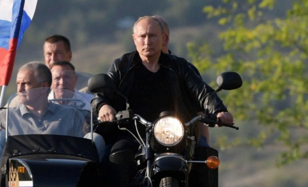Путин посети Крим, Украйна определи визитата като нарушение на суверенитета
