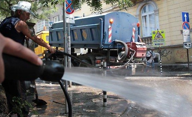  От понеделник мият централните улици и булеварди в София