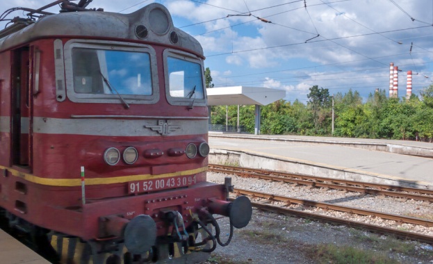 БДЖ обяви, че временно спира движението на 14 влака в страната заради липса на локомотиви