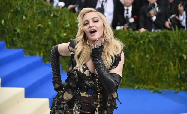 Мадона с провокативно видео от подготовката за турнето