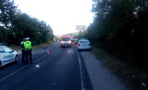 Тежка катастрофа блокира път Е-79 край Кочериново, жена и дете загинаха