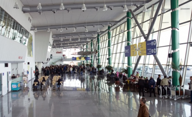 Сигнал за бомба затвори и летище Пловдив 