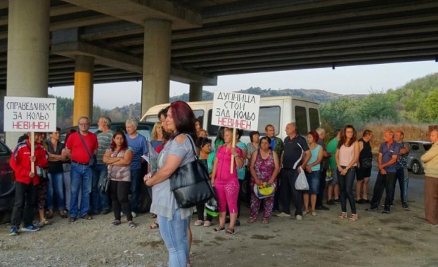  Протест на работниците от сметището под магистрала „Струма”