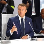 Макрон със специален подарък за всеки от лидерите на Г-7