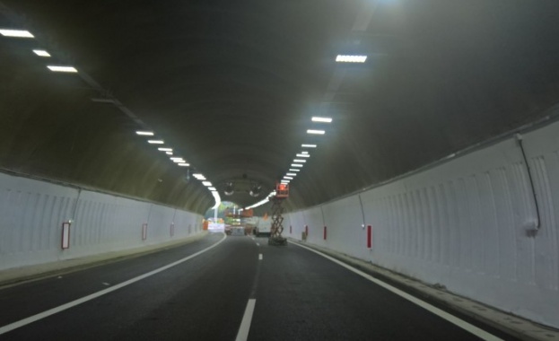 Внимавайте в тунел "Топли дол" на АМ "Хемус", в посока Варна!