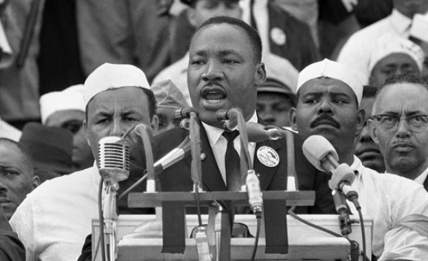 На 28 август 1963 г. Мартин Лутър Кинг произнася изумителната си реч